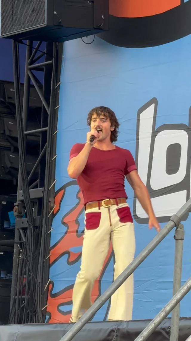 @bensonboone a préformé ce soir sur la scène de Lollapalooza (oui, il a fait son salto)