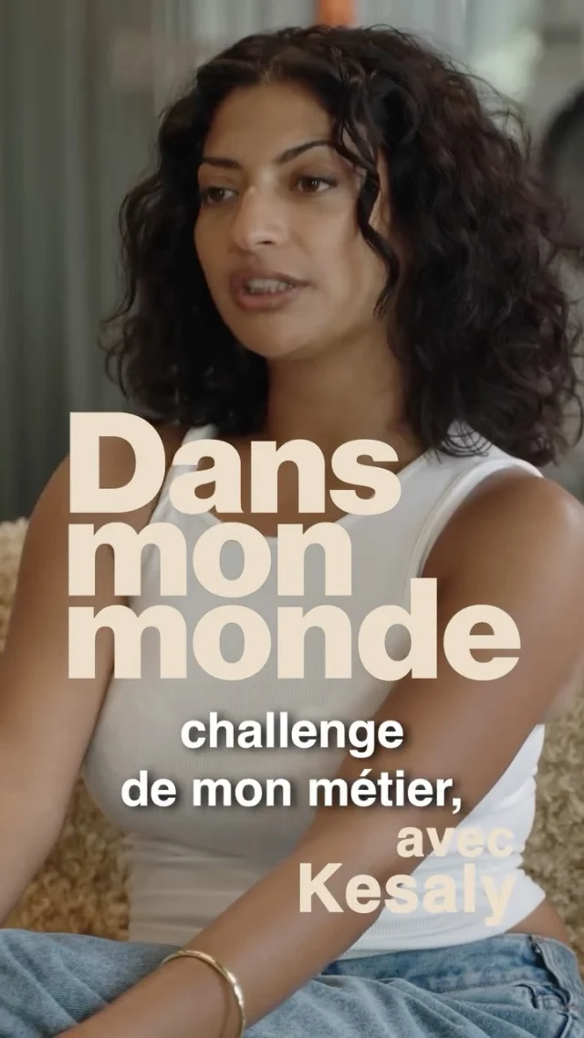 Dans mon Monde, épisode 2 avec @kesaly, disponible sur la châine de @courir.

Imen revient sur l'importance d’être toujours connectée, de tout savoir et de tout reprérer dans son métier de consultante. 

On attend d’elle qu’elle soit au courant de toutes les tendances et des nouveaux talents. Aujourd'hui, elle est connue pour sa personnalité, mais aussi pour sa vision qu'elle a construite depuis toute jeune, en étant toujours là, au bon moment, et surtout, au bon endroit.

Dans mon Monde, une série signée Sneaker Spirit, à retrouver dès maintenant sur la chaîne YouTube de @courir. Lien en bio.

#sharethesneakerspirit #courir #dansmonmonde